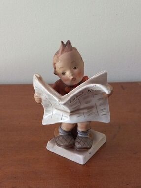 Vintage Goebel Hummel Porcelain Figurine "Latest News" #184